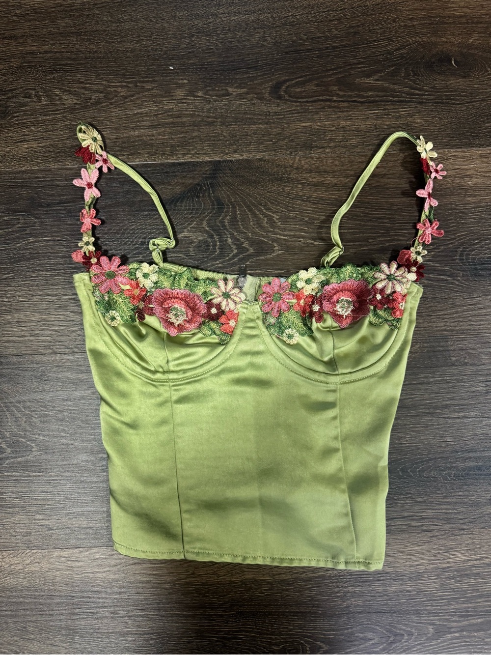 Princess Polly Enchante To Meet You Green Floral Embroidered Satin Cami Top Sz 0 - Picture 6 of 15